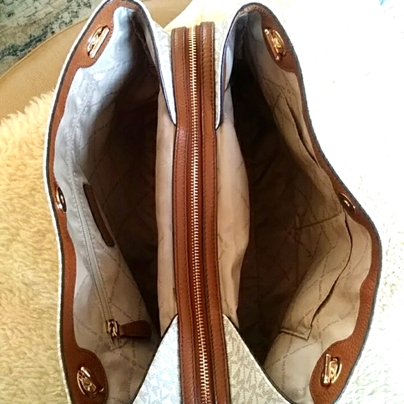 NWOT Authentic Michael Kors Signature Shoulderbag and Laptop Case - Picture 11 of 16